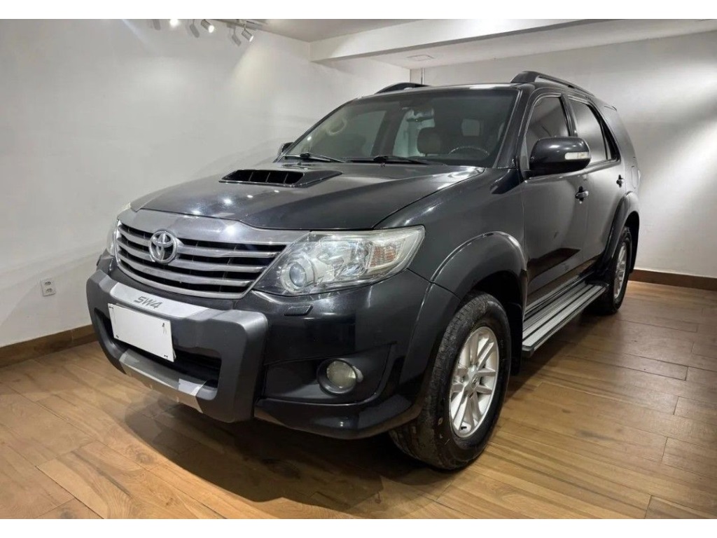 TOYOTA HILUX SW4
