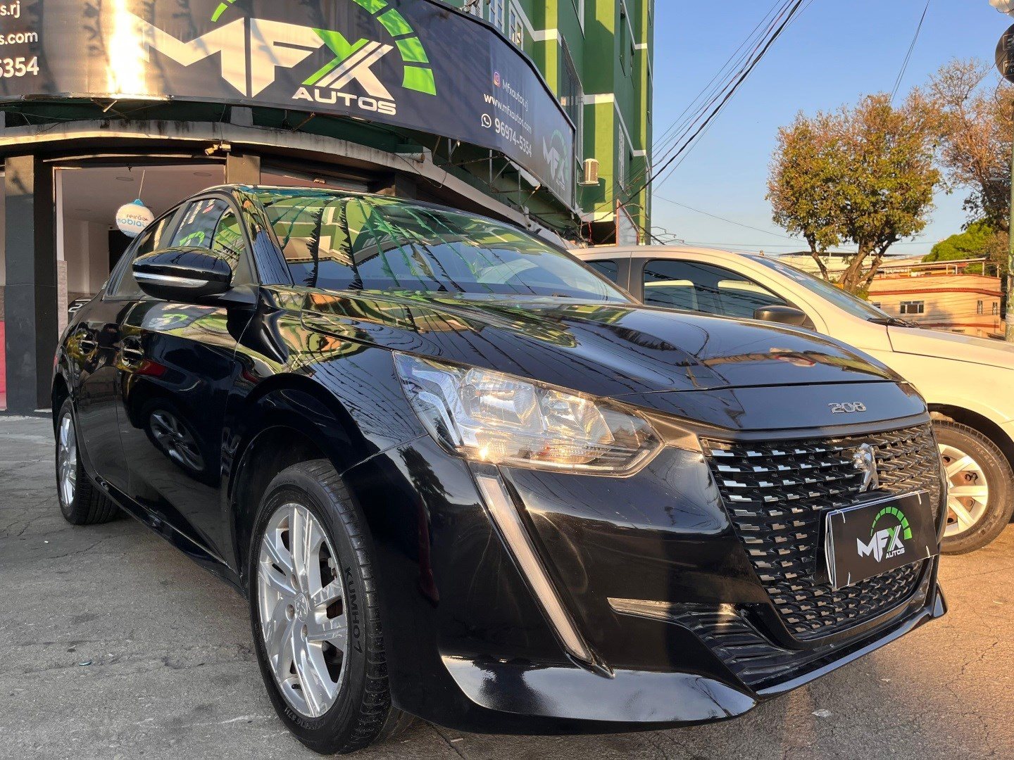 PEUGEOT 208