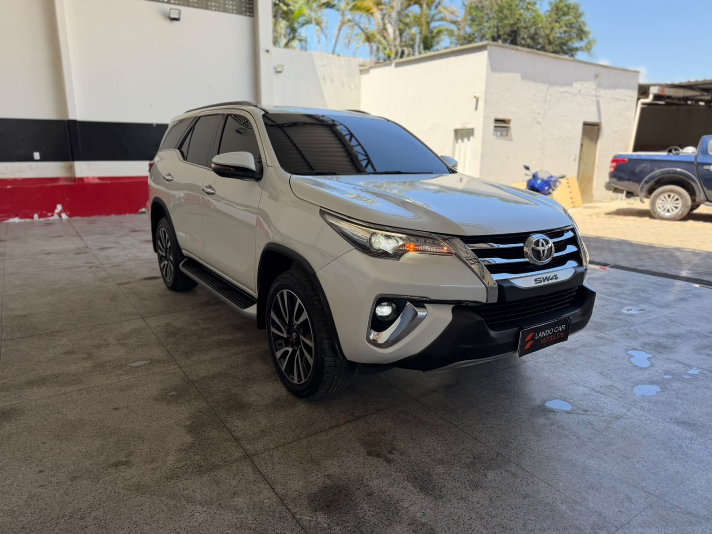TOYOTA HILUX SW4