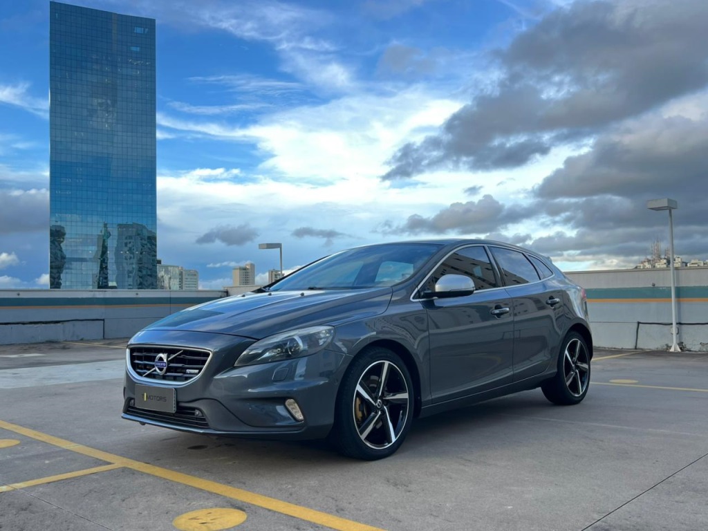 VOLVO V40