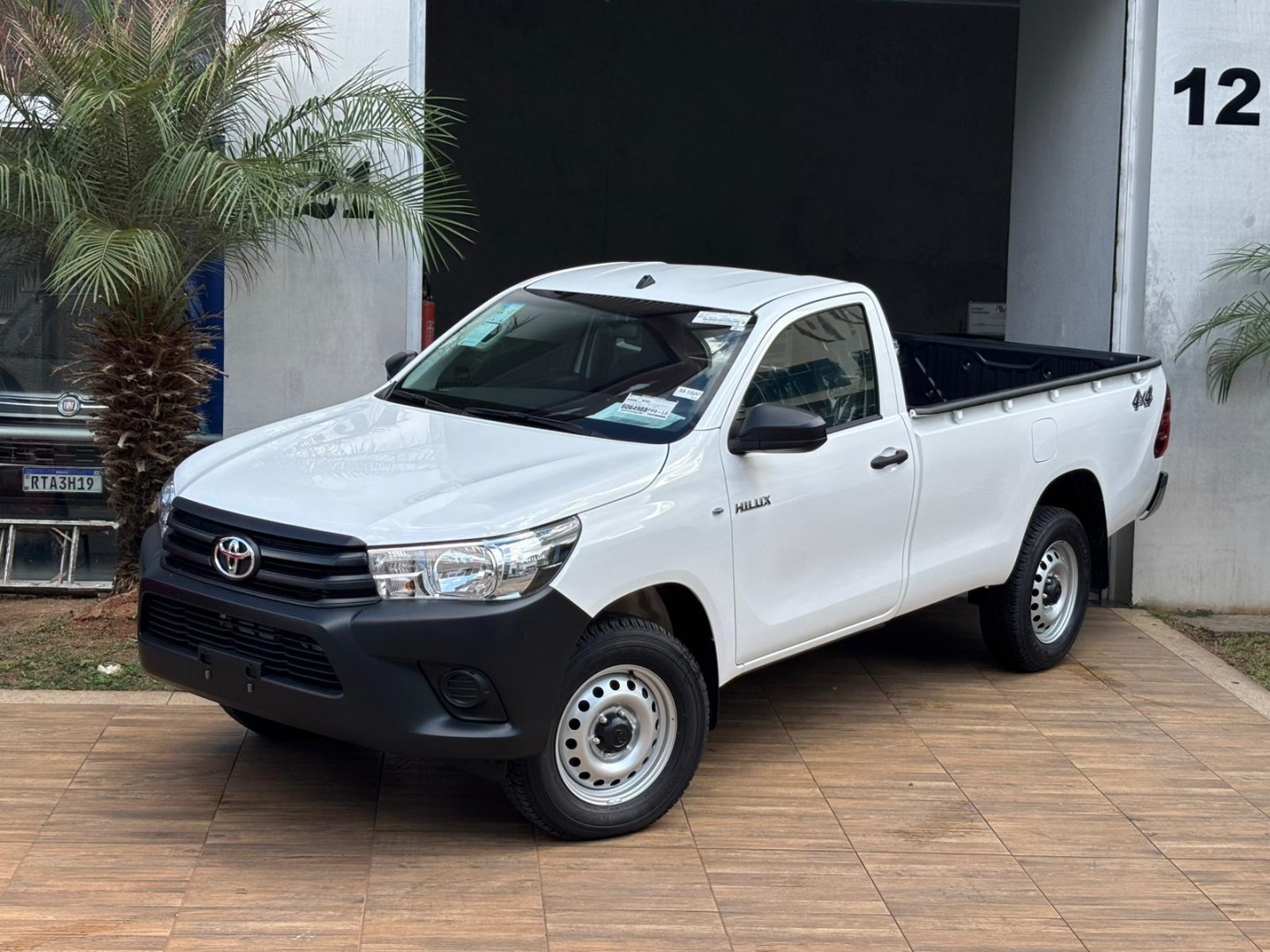 TOYOTA HILUX