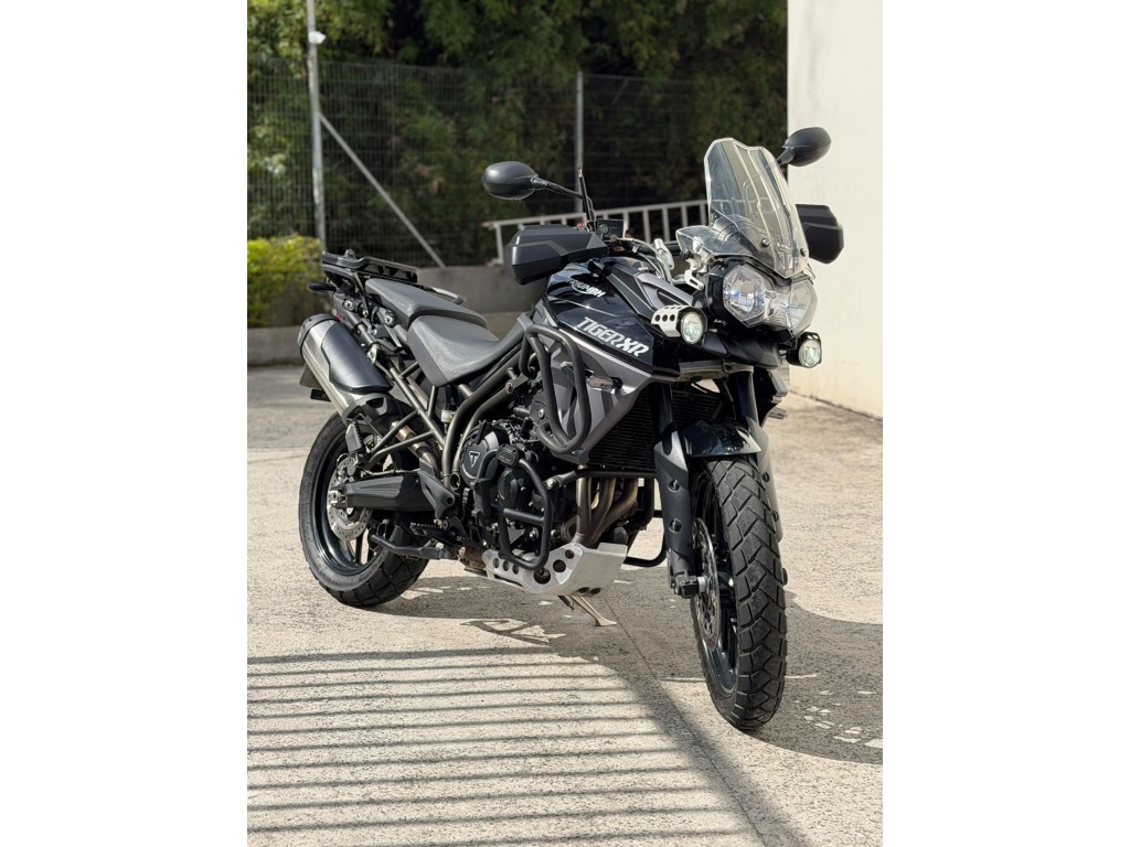 TRIUMPH TIGER 800 XR