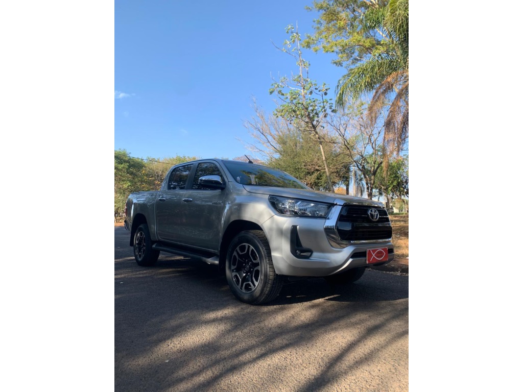 TOYOTA HILUX 2.8 D-4D TURBO DIESEL CD SRV 4X4 AUTOMÁTICO