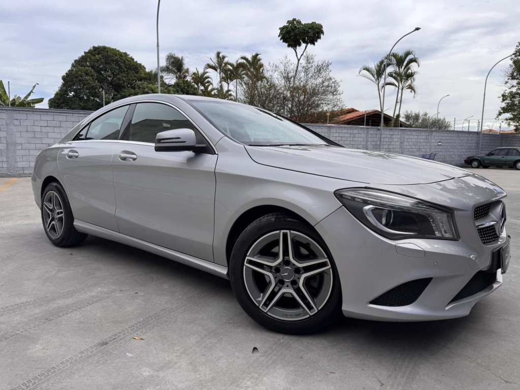 MERCEDES-BENZ CLA 200