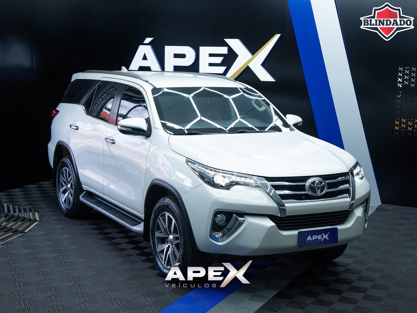 TOYOTA HILUX SW4