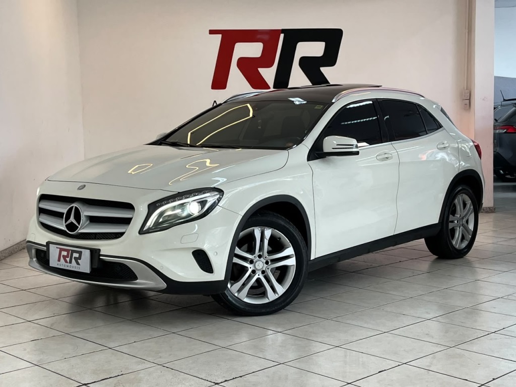 MERCEDES-BENZ GLA 200
