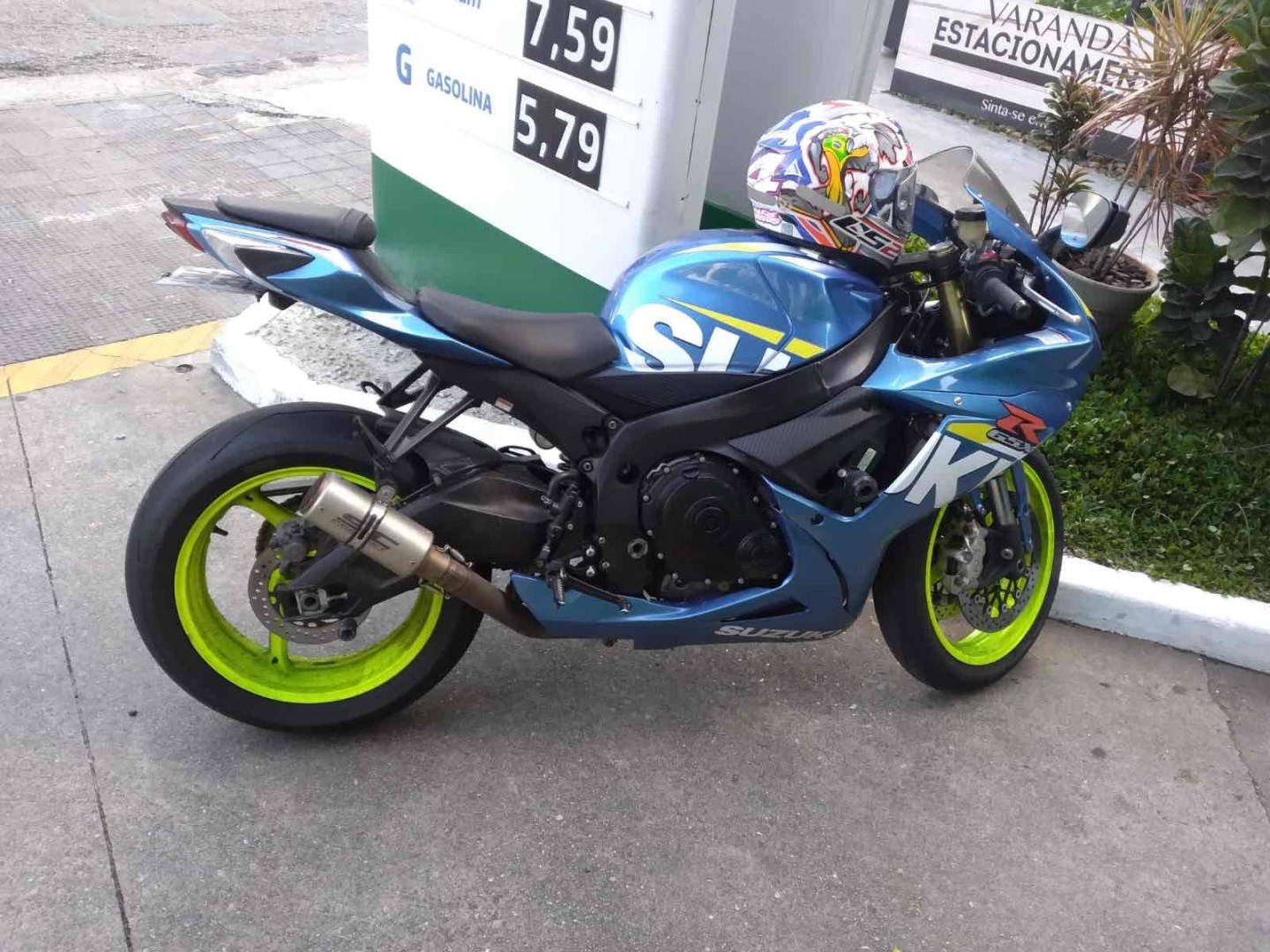 SUZUKI GSX-R750