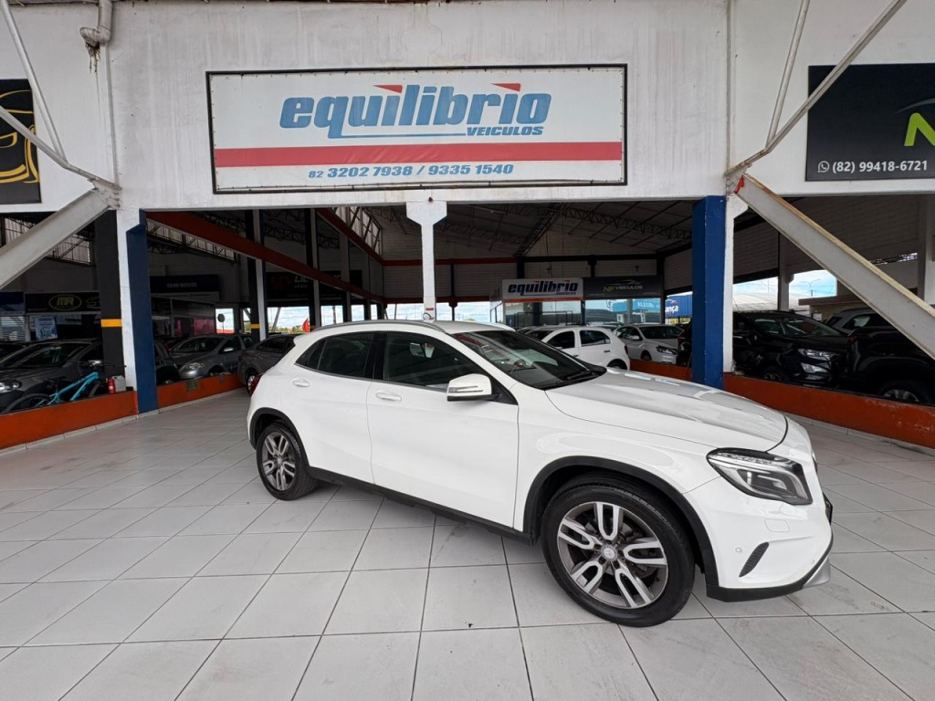MERCEDES-BENZ GLA 200 1.6 CGI ADVANCE 16V TURBO FLEX 4P AUTOMÁTICO