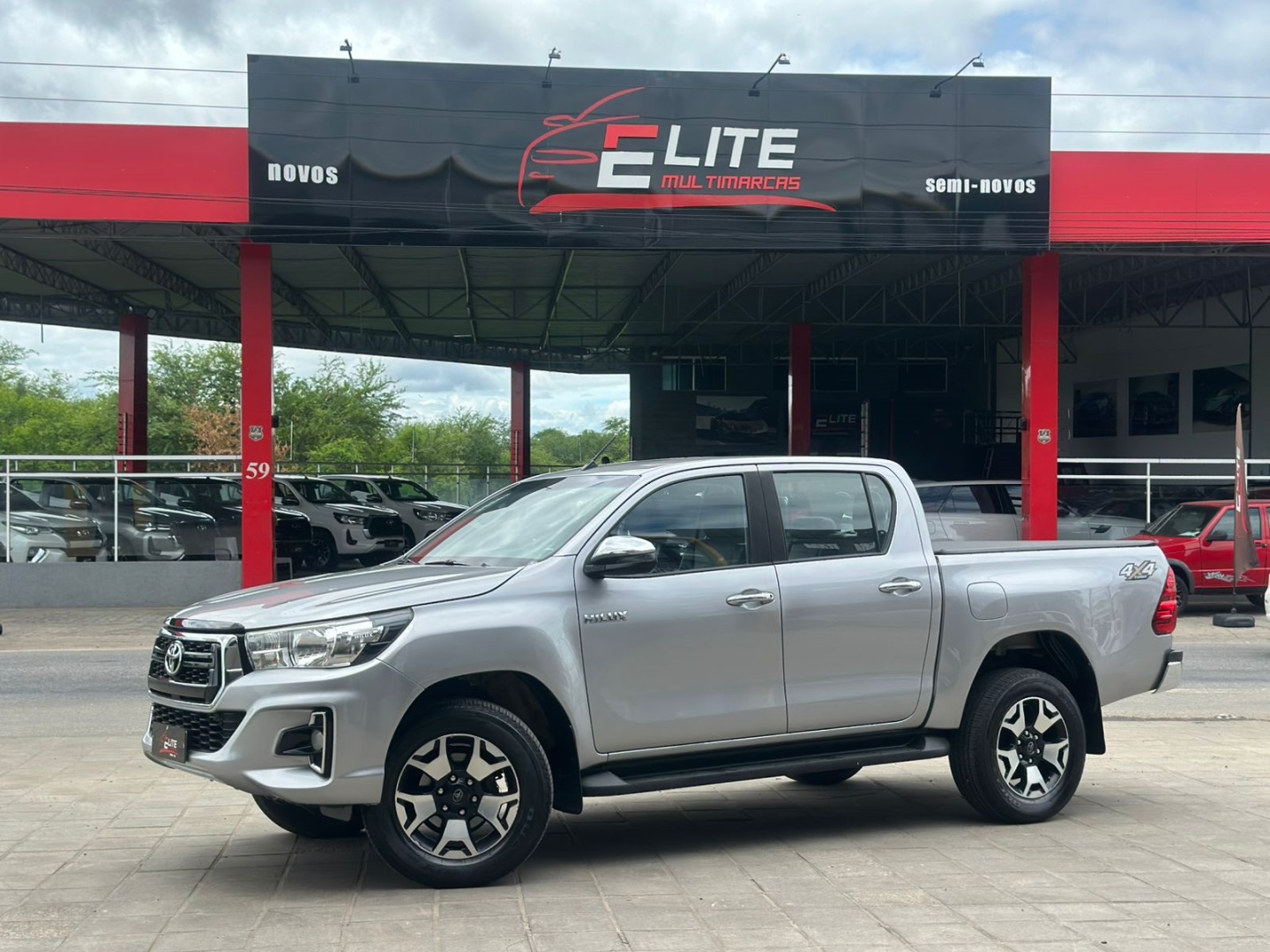TOYOTA HILUX