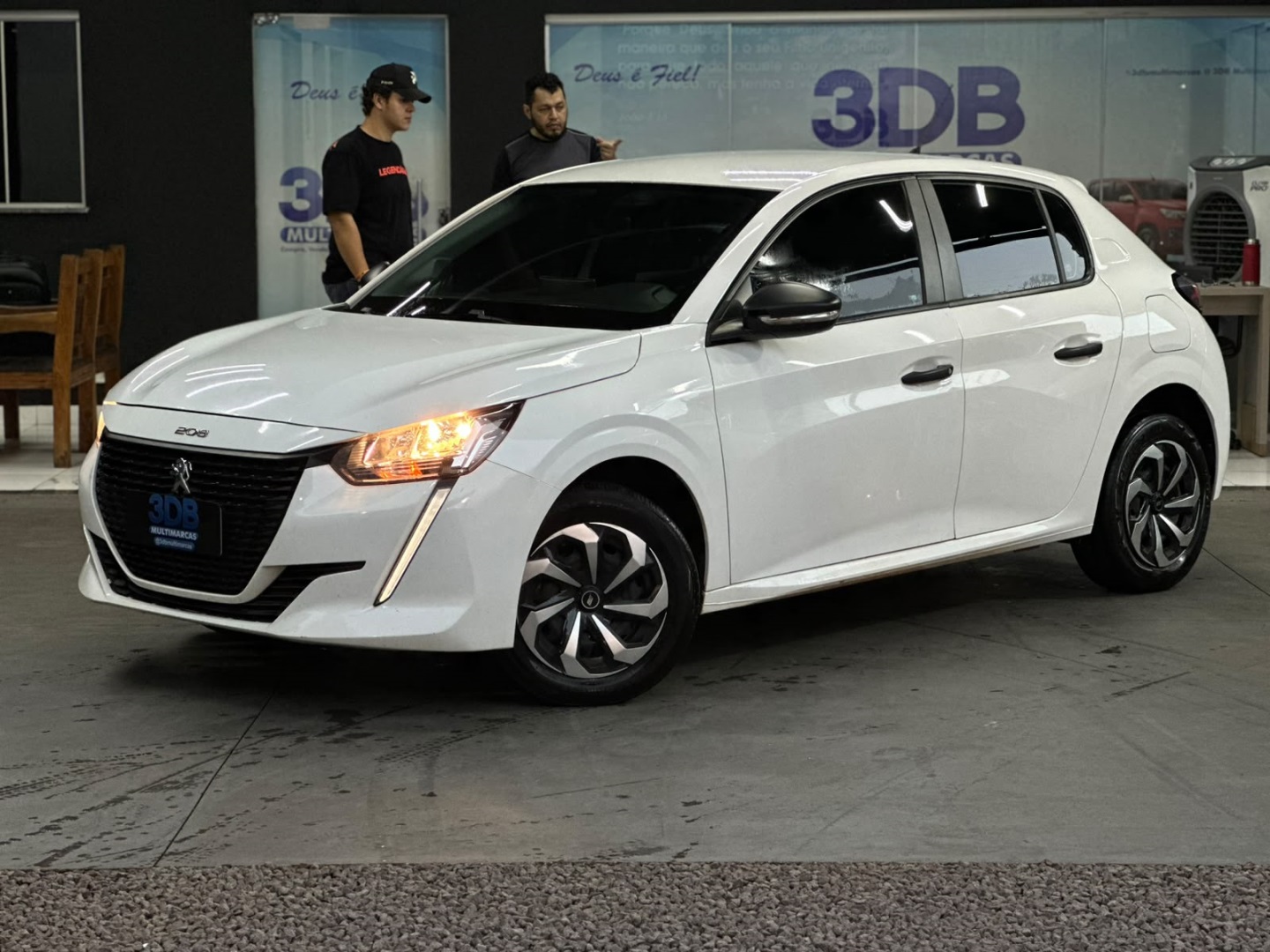 PEUGEOT 208