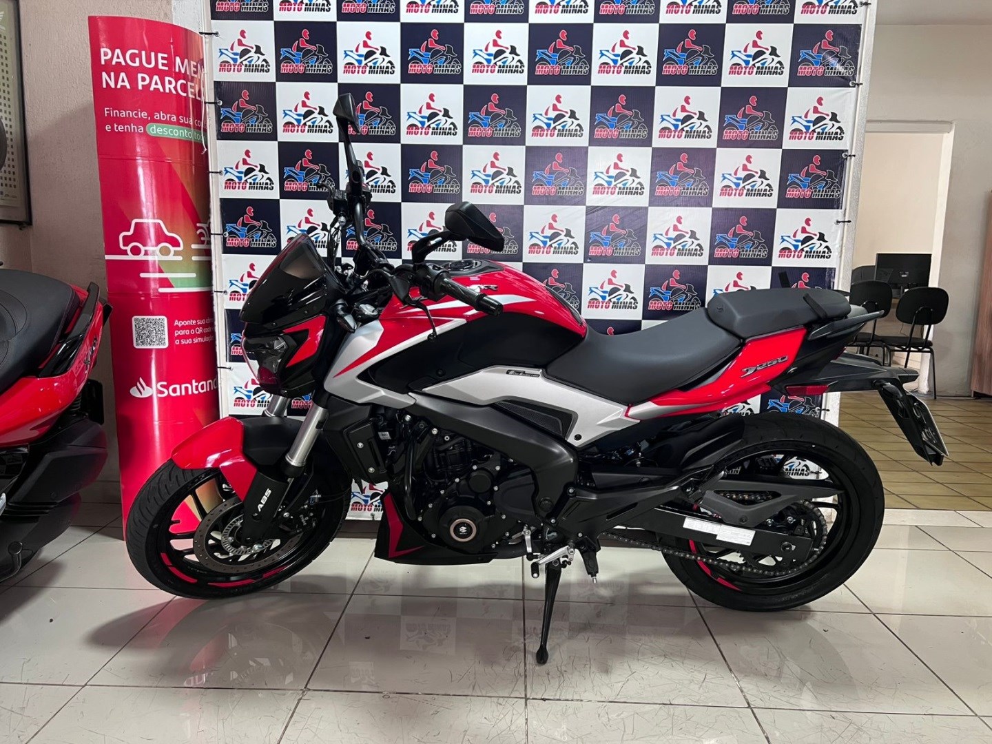 BAJAJ DOMINAR 250