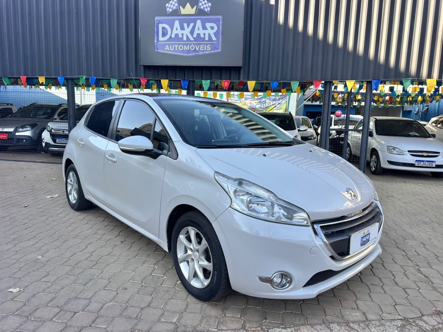 PEUGEOT 208