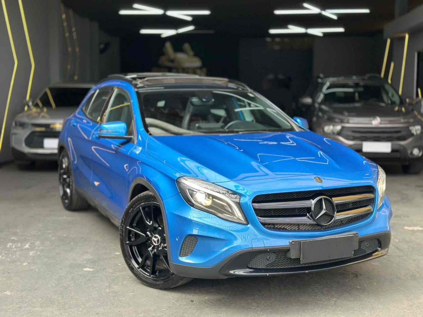 MERCEDES-BENZ GLA 200