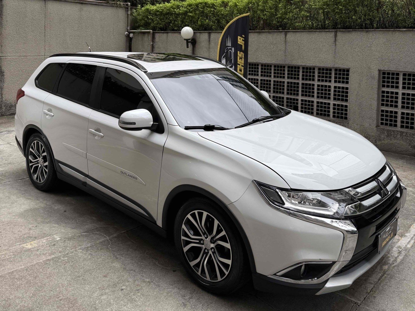 MITSUBISHI OUTLANDER