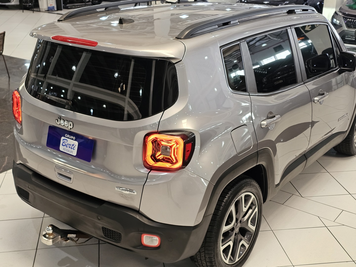 Jeep Renegade Longitude 1.8 4X2 Flex 16V Aut. - foto 8