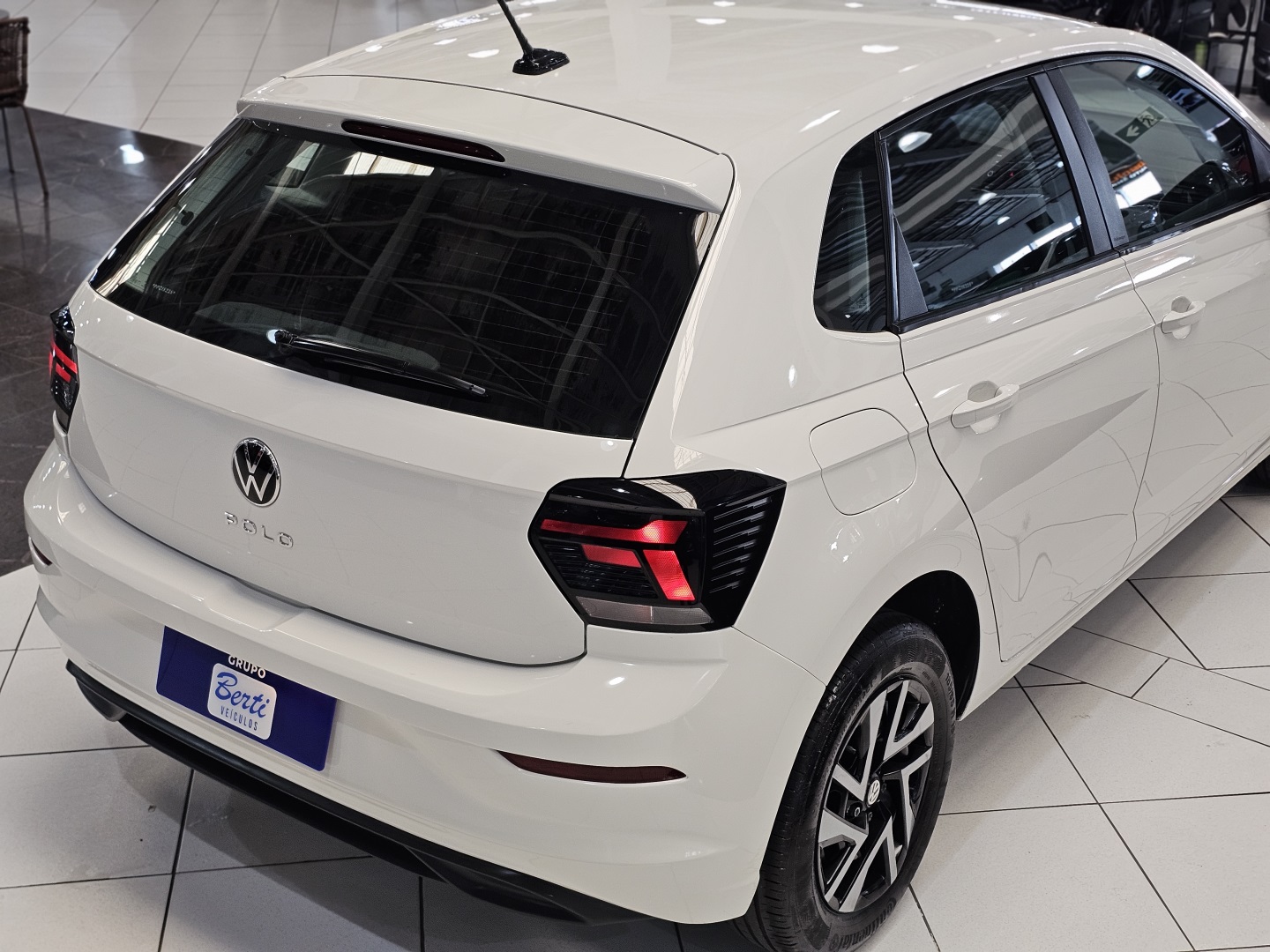 Volkswagen Polo 1.0 MPI Flex 12V 5P - foto 9