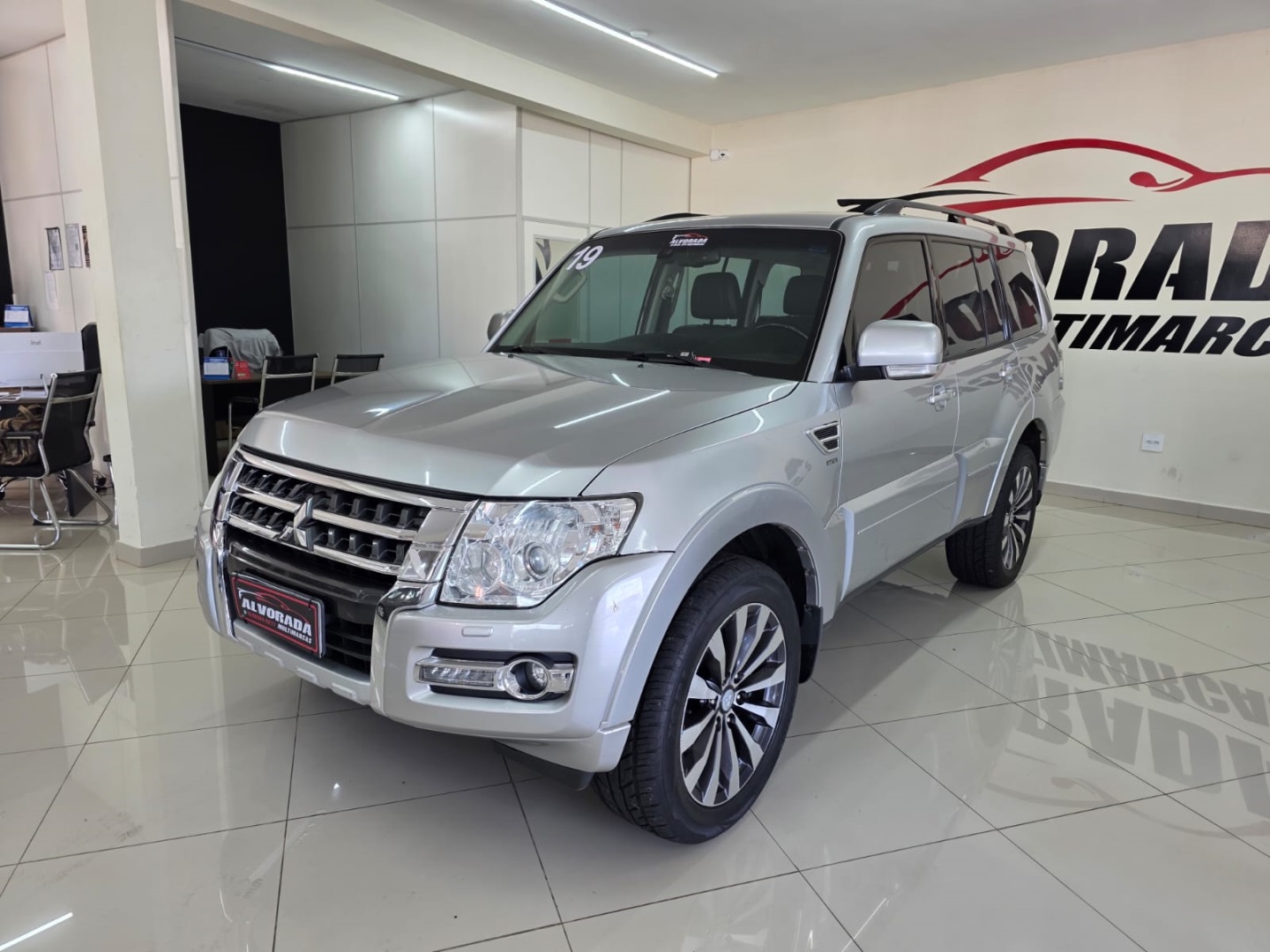 MITSUBISHI PAJERO FULL