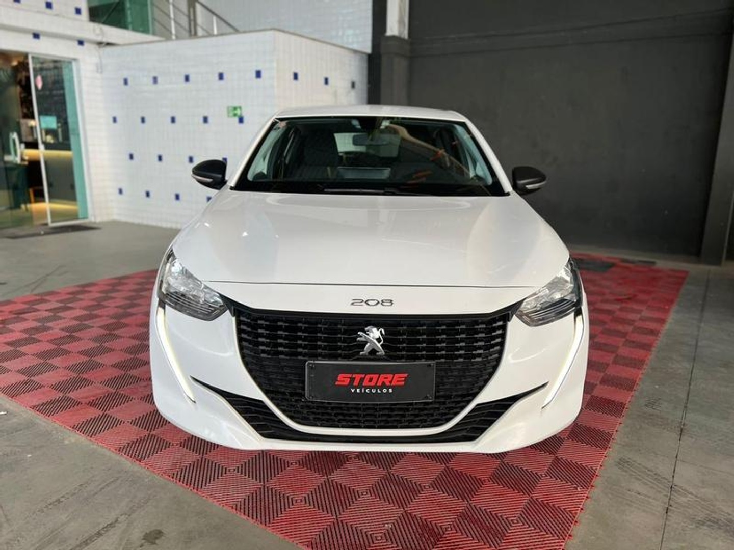 PEUGEOT 208
