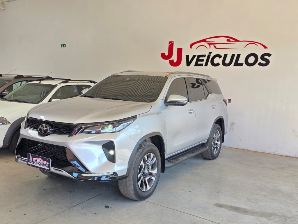 TOYOTA HILUX SW4