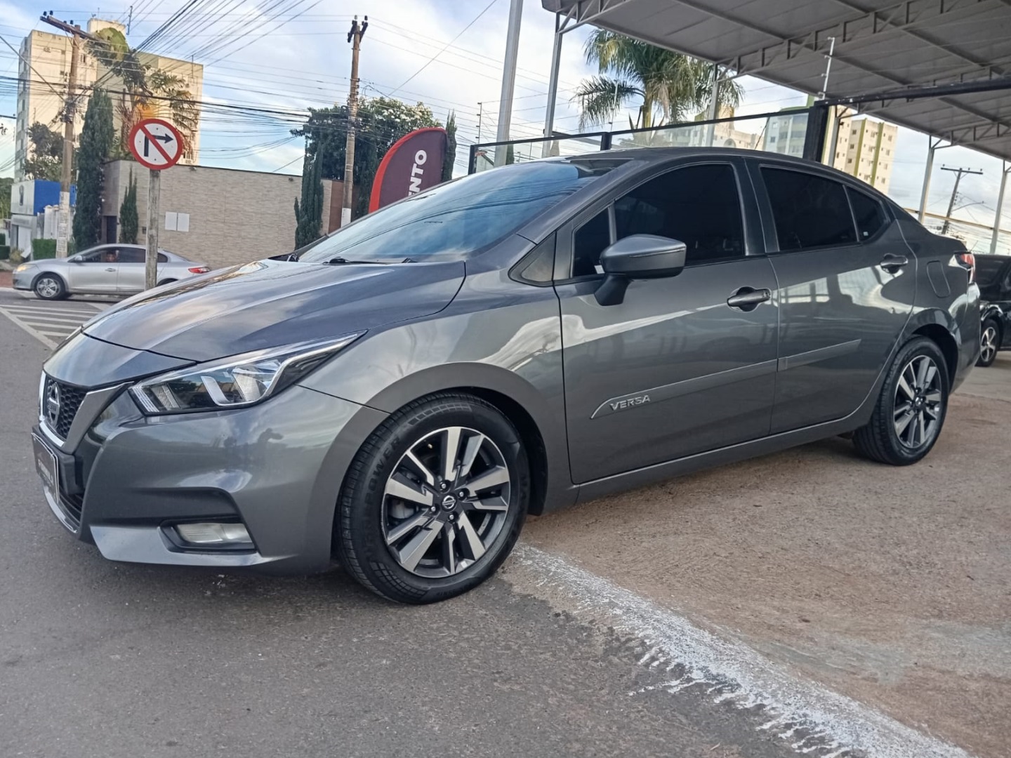 NISSAN VERSA