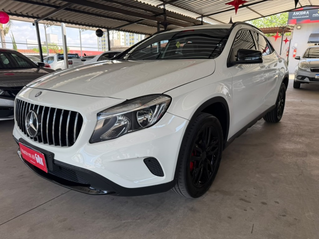 MERCEDES-BENZ GLA 200