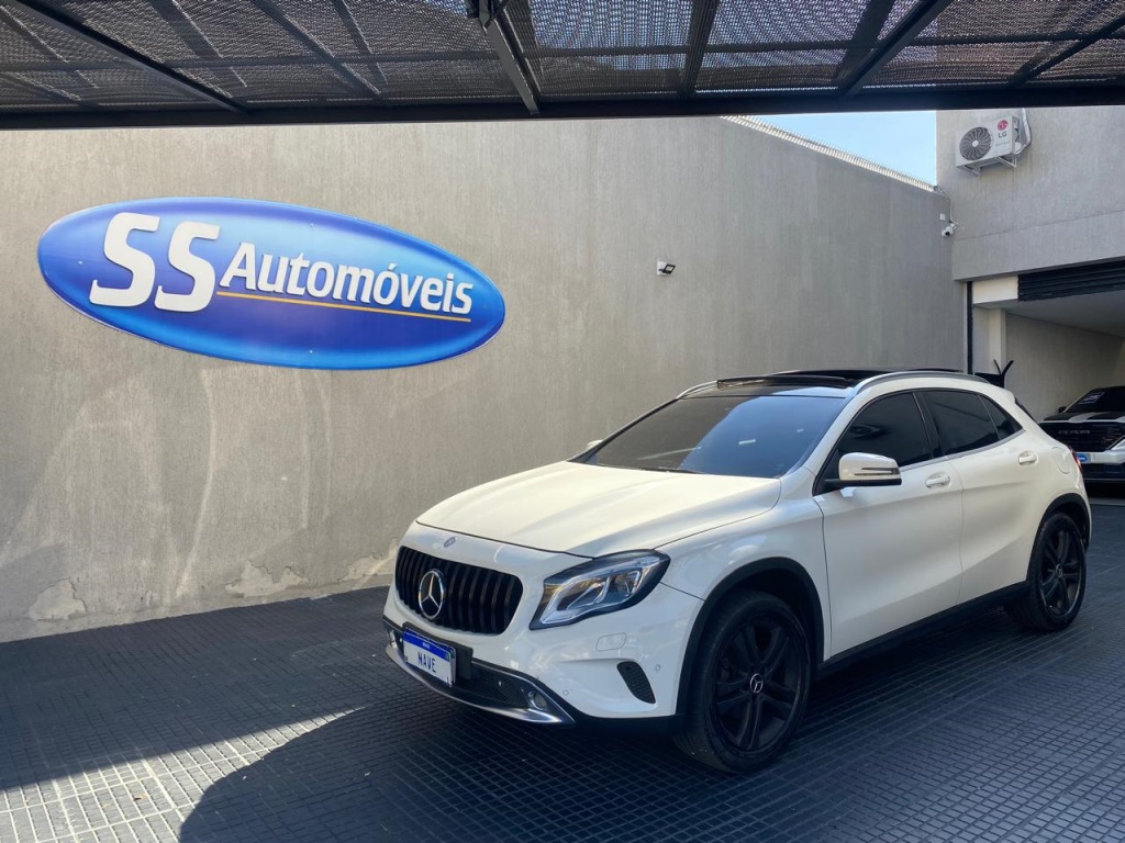 MERCEDES-BENZ GLA 200
