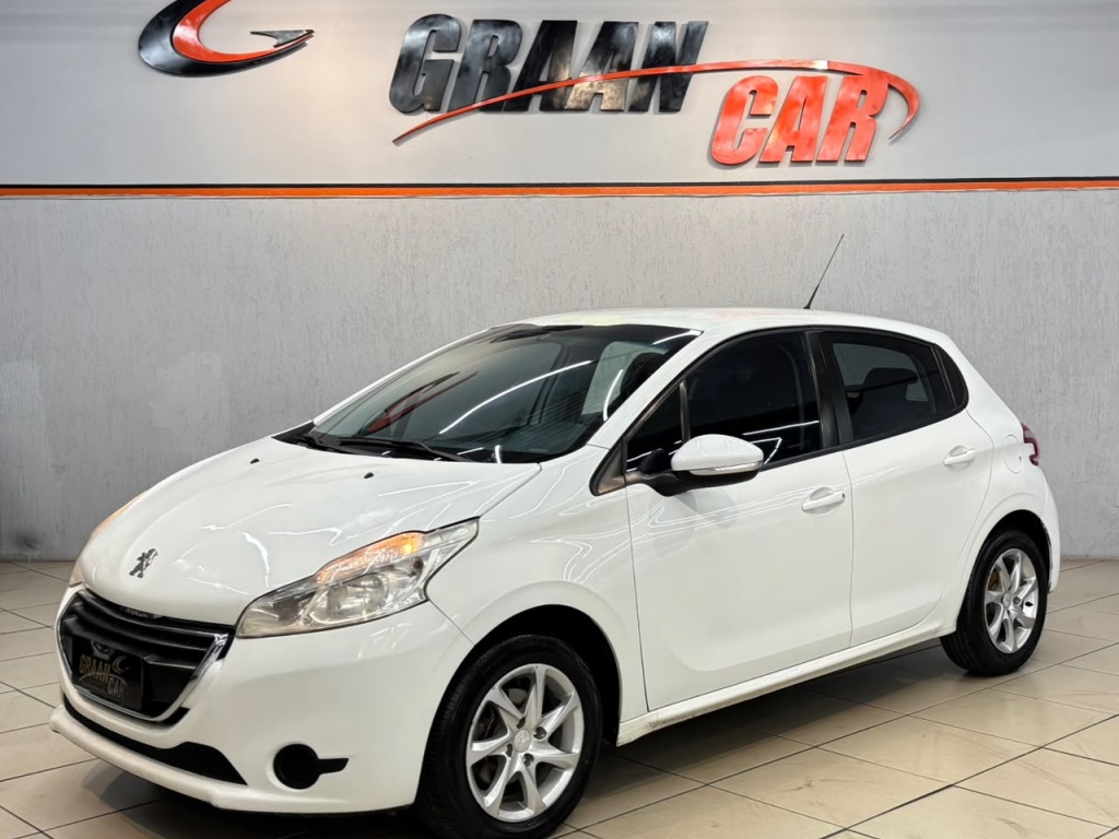 PEUGEOT 208