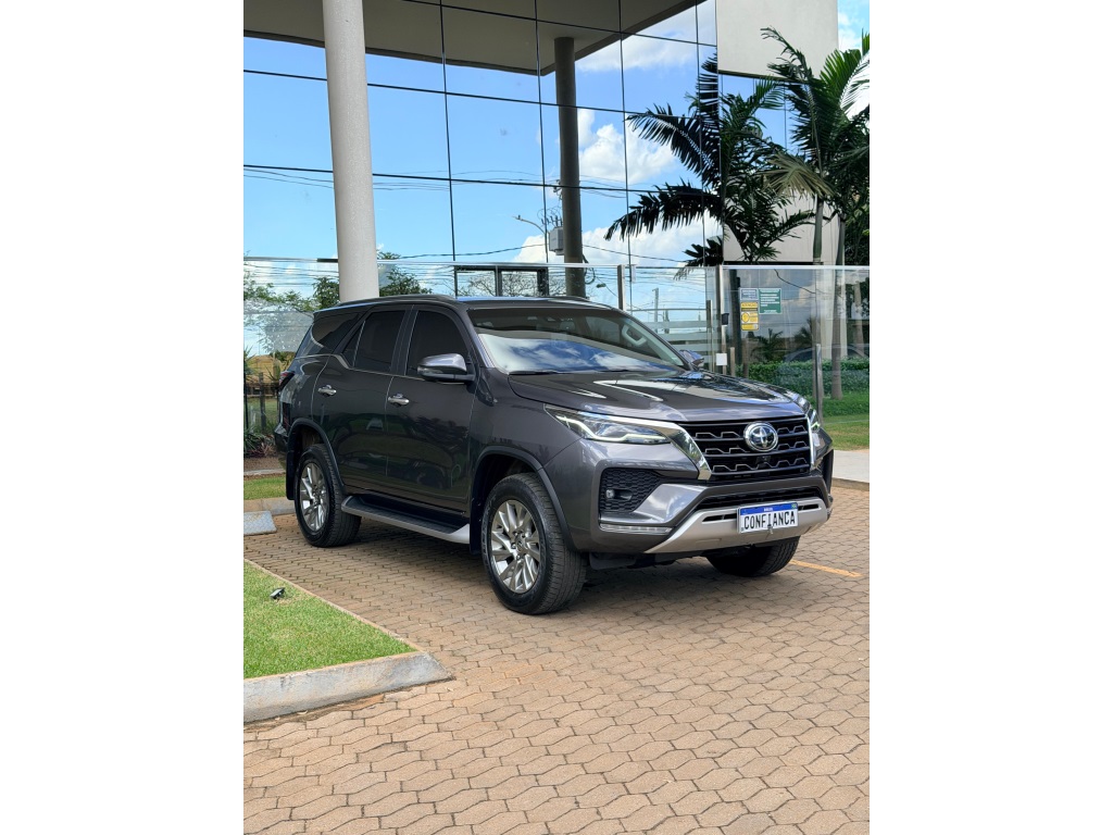 TOYOTA HILUX SW4