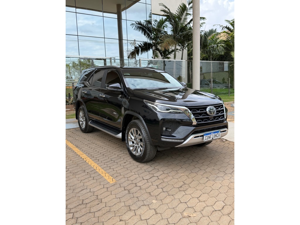 TOYOTA HILUX SW4