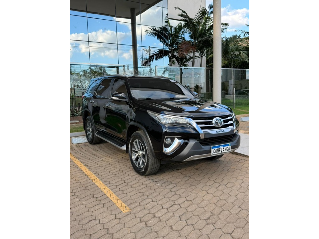 TOYOTA HILUX SW4
