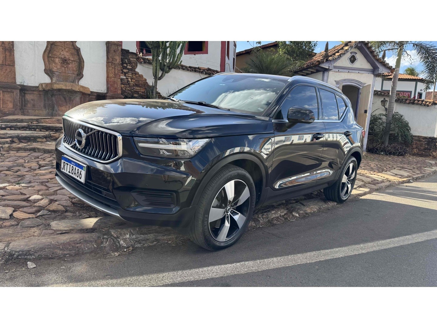 VOLVO XC40