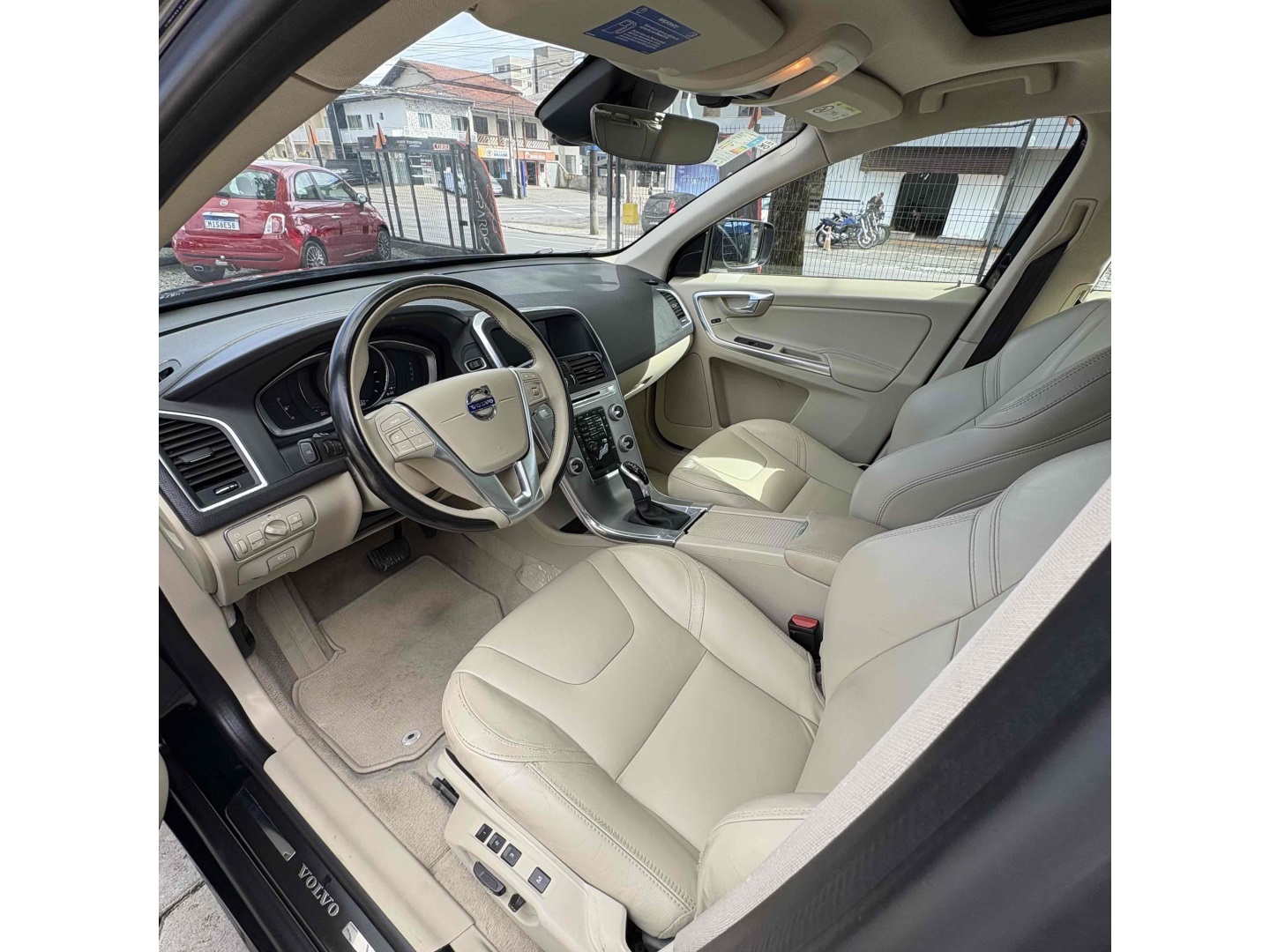 Volvo XC60 2.4 d5 momentum diesel awd 4p automÁtico    2017