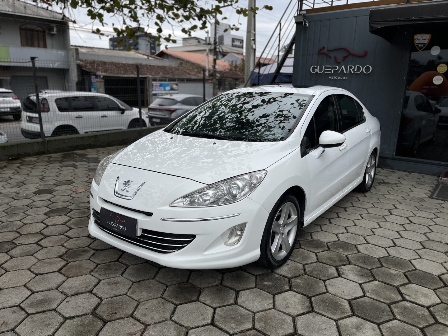 PEUGEOT 408