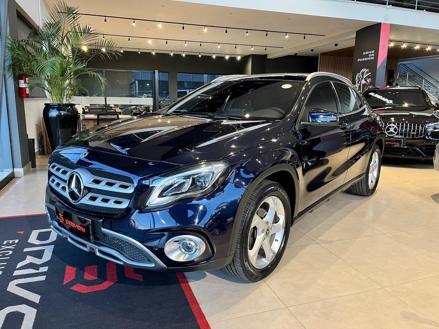 MERCEDES-BENZ GLA 200