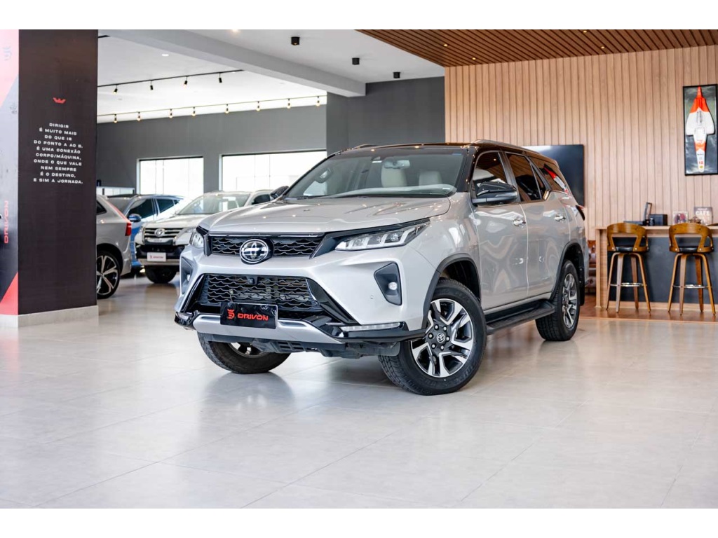TOYOTA HILUX SW4