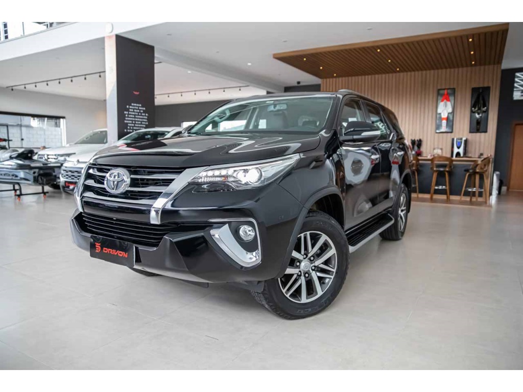 TOYOTA HILUX SW4