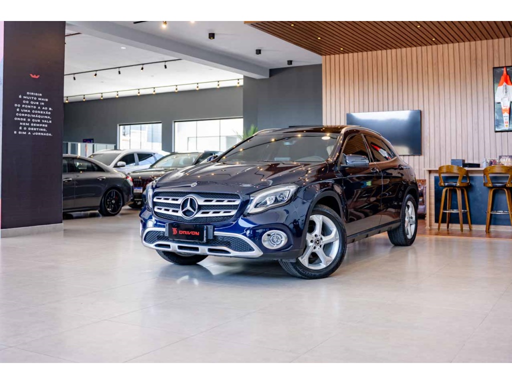 MERCEDES-BENZ GLA 200