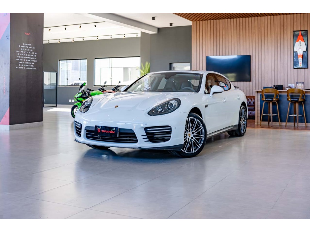 PORSCHE PANAMERA