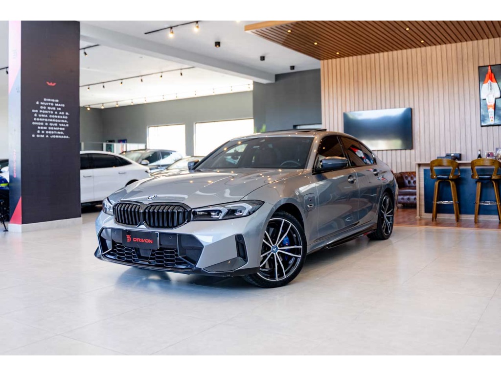 BMW 330e