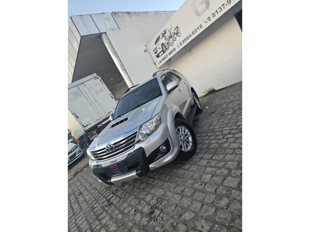 TOYOTA HILUX SW4