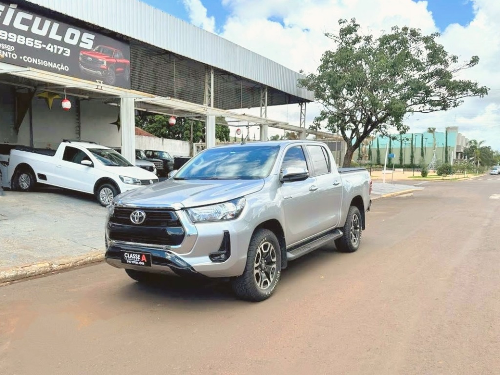 TOYOTA HILUX