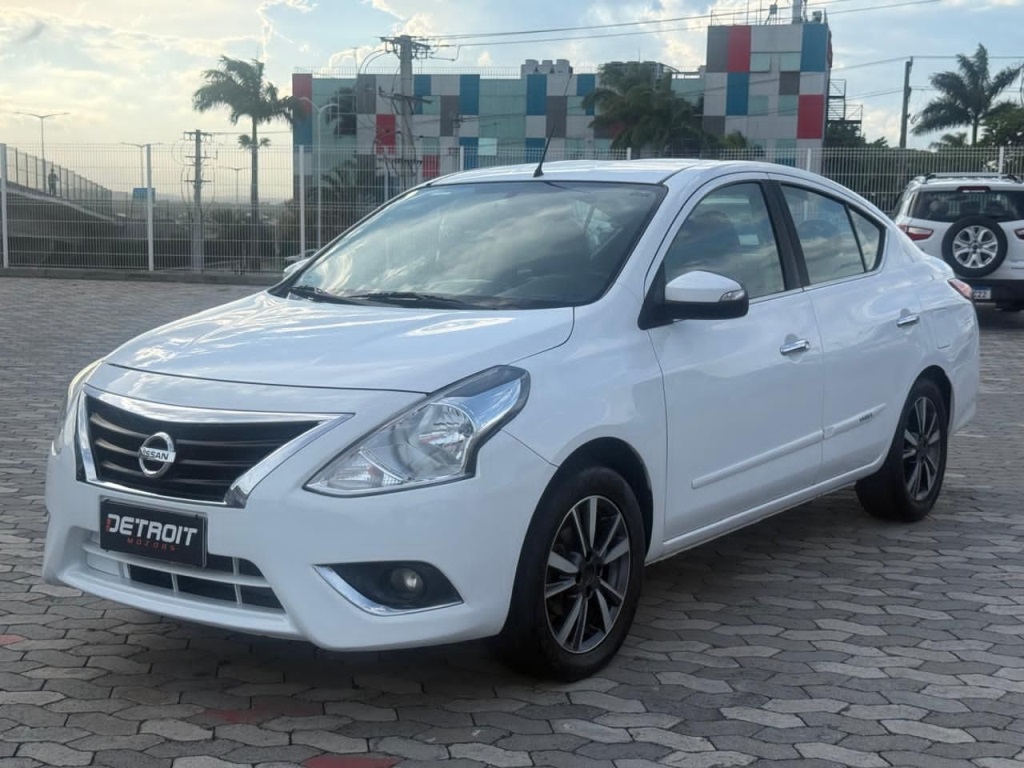 NISSAN VERSA