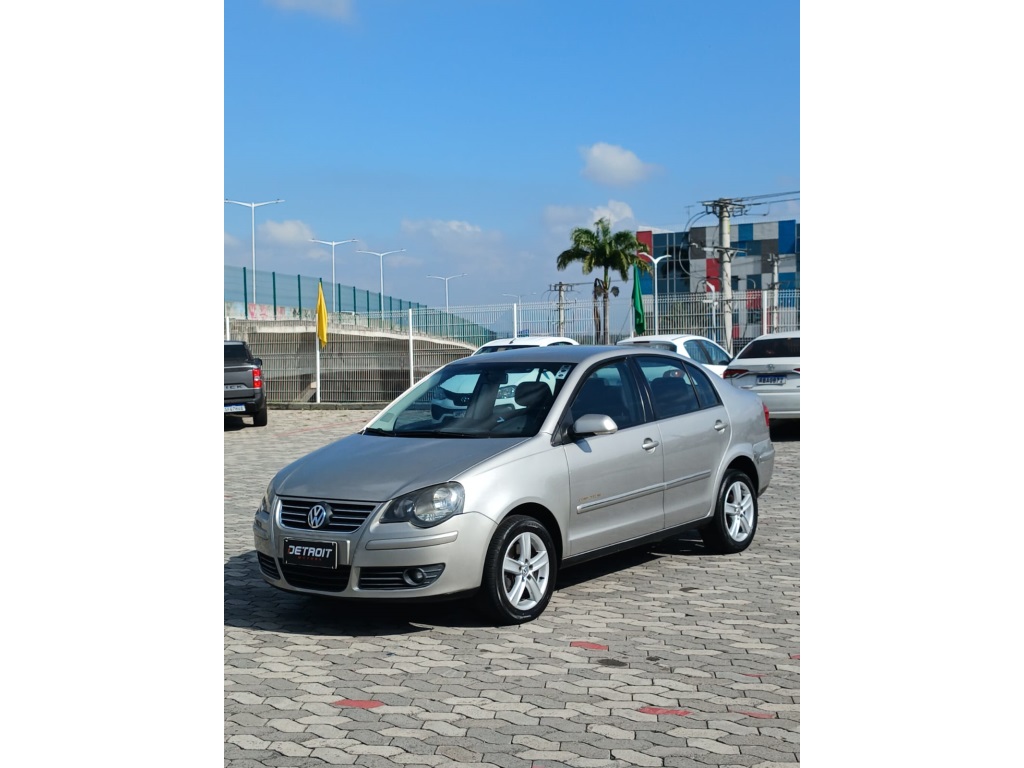 VOLKSWAGEN POLO SEDAN