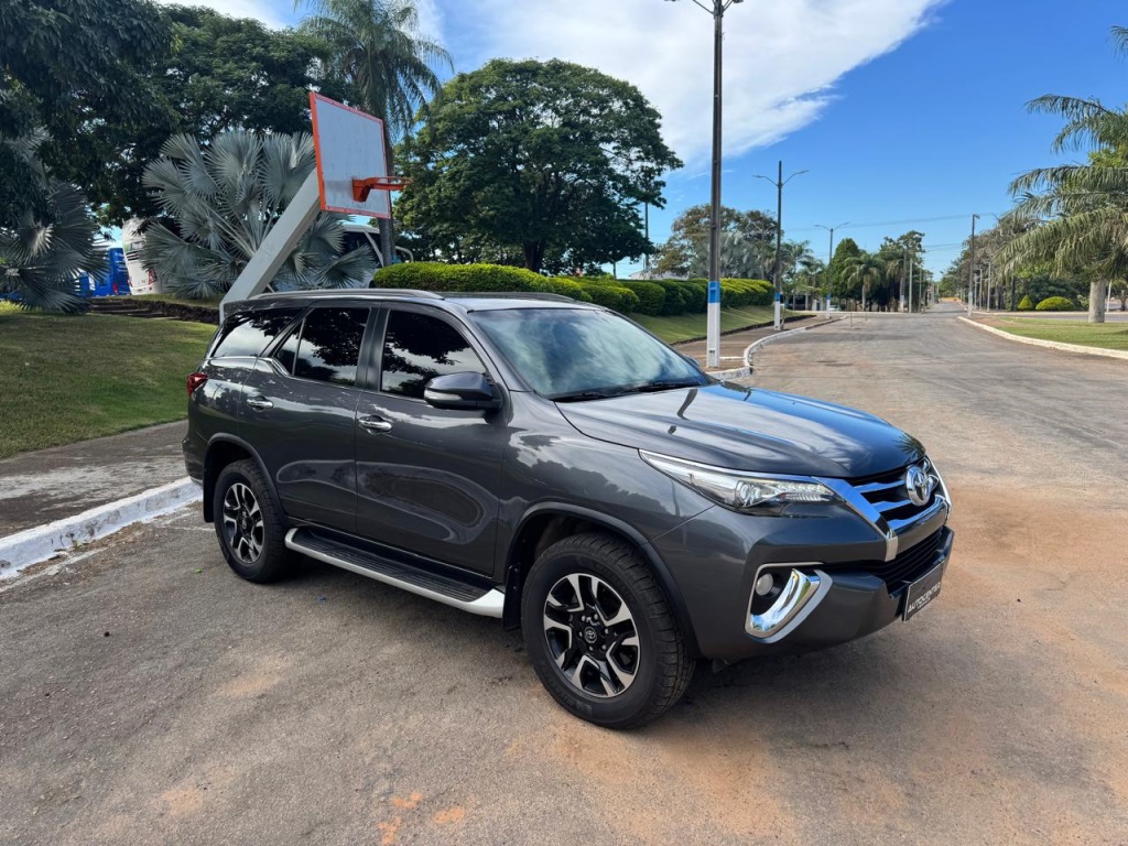 TOYOTA HILUX SW4