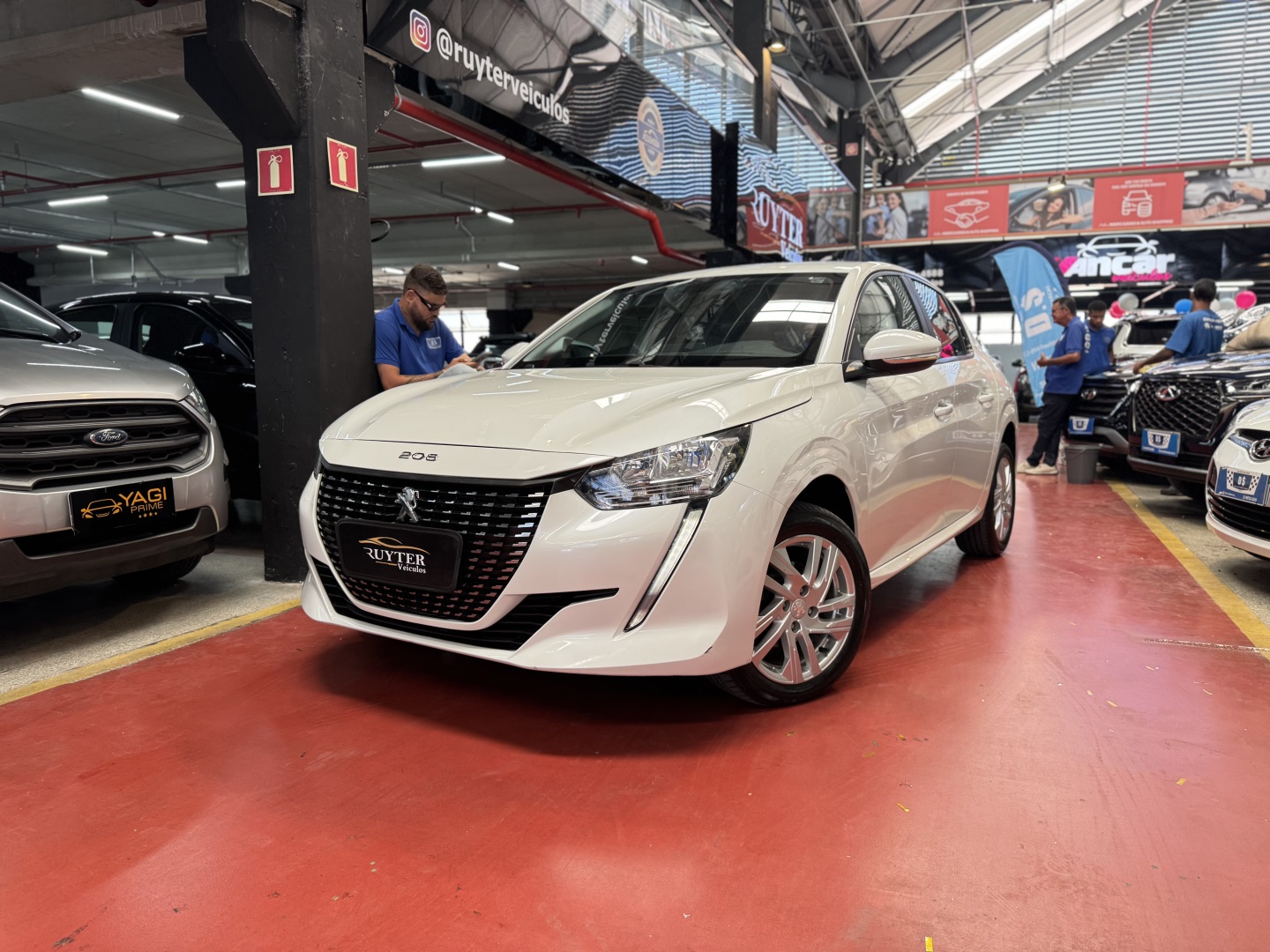 PEUGEOT 208