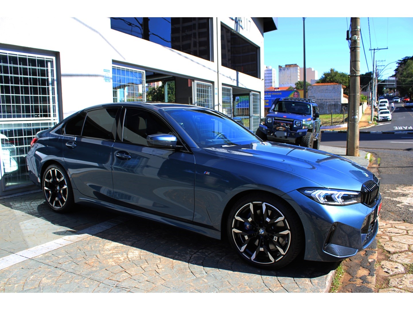 BMW 320i