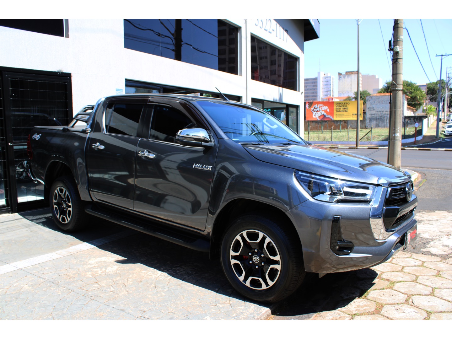 TOYOTA HILUX