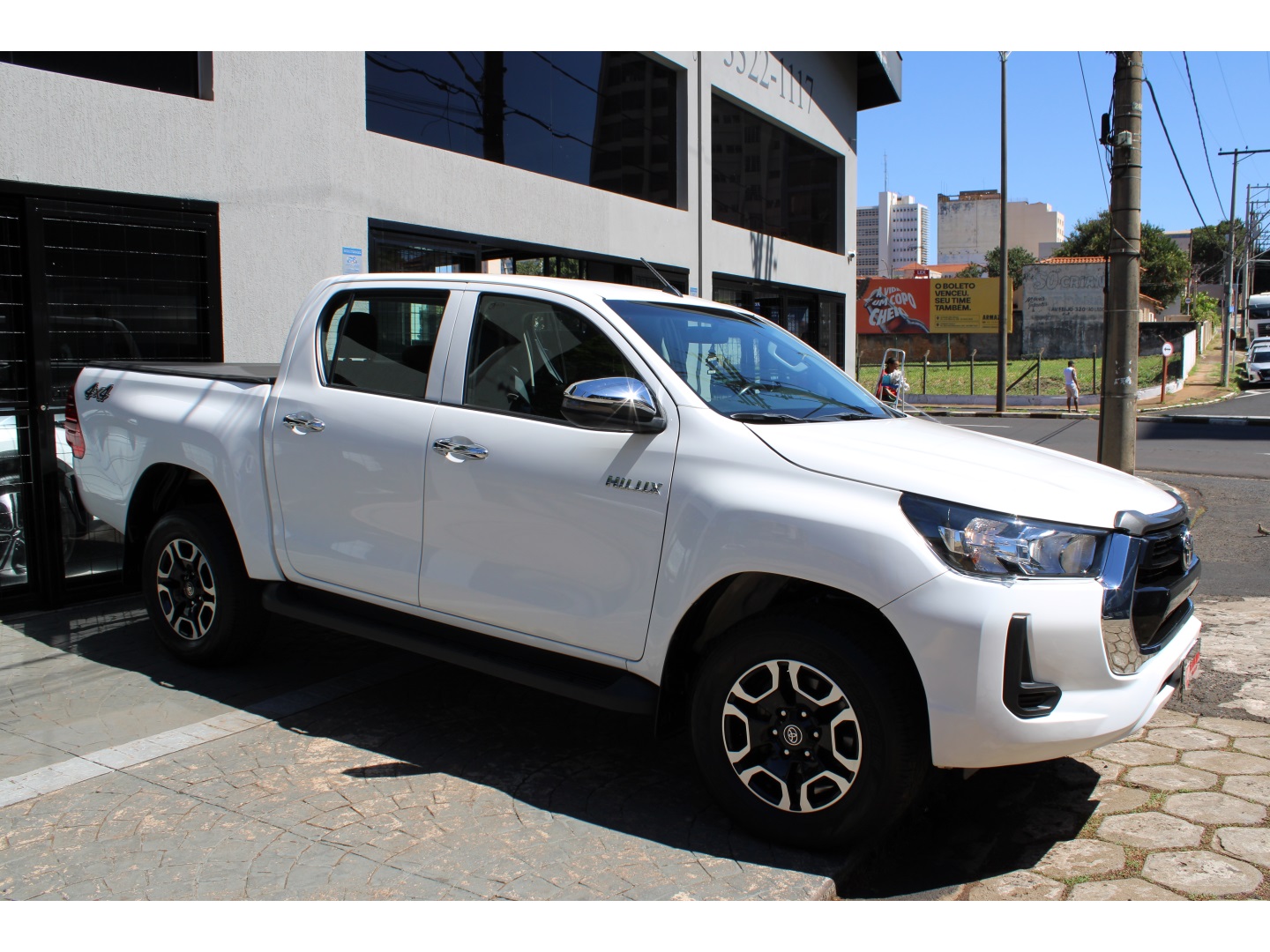 TOYOTA HILUX