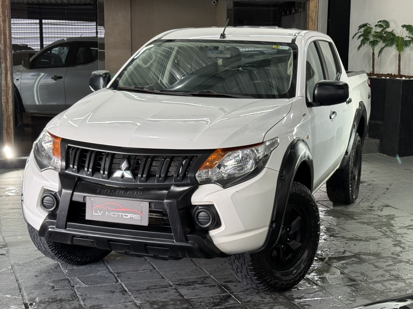 MITSUBISHI TRITON