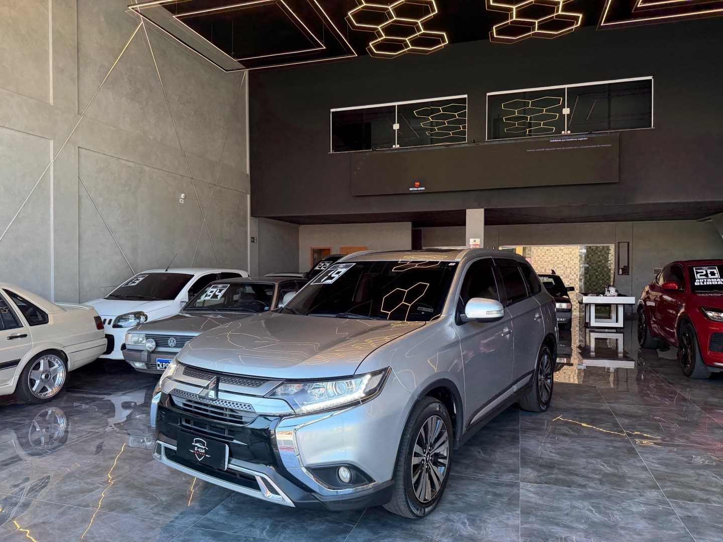 MITSUBISHI OUTLANDER